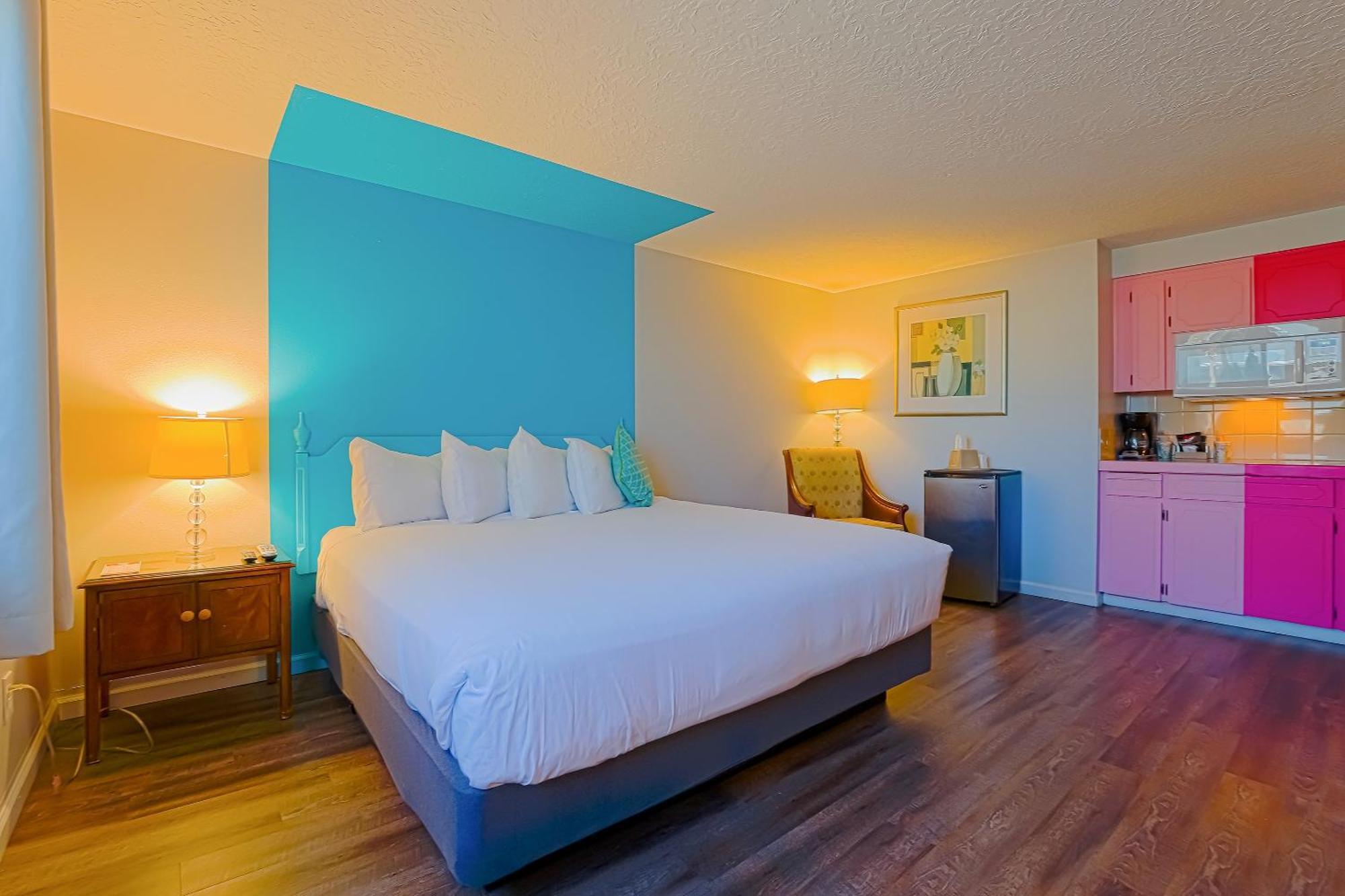 Coast River Inn By Oyo Seaside Exterior foto