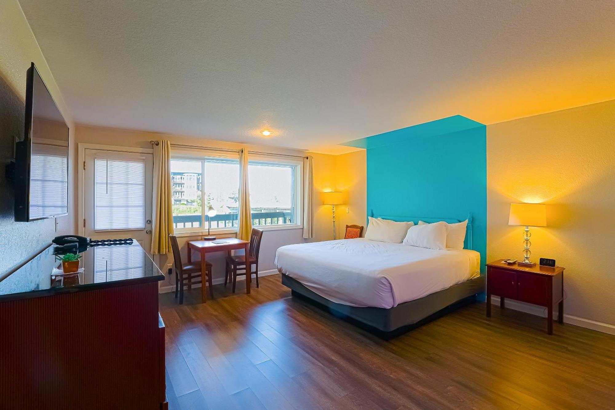 Coast River Inn By Oyo Seaside Exterior foto